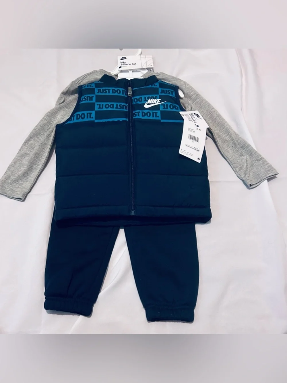 Nike Toddler Boy’s 3 Pc Set 2T NEW Vest, Joggers, Shirt - Picture 1 of 4